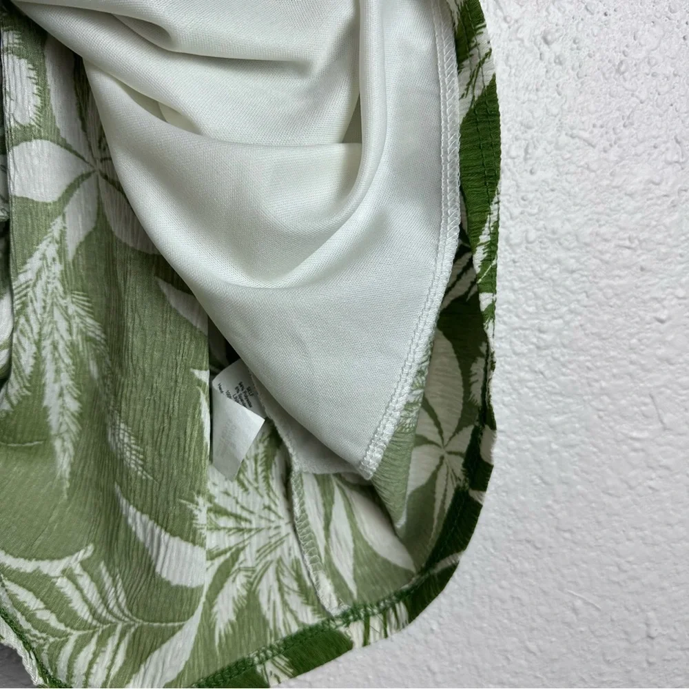 Gilli Green and White Halter Nexk Leaf Print Top Size Small - Picture 4 of 6